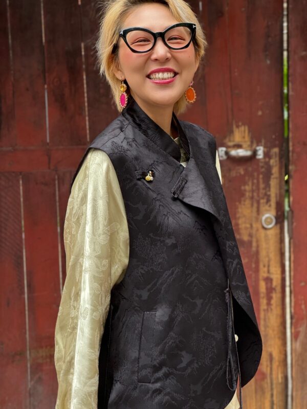 指点江山 BLACK silk vest - Image 3