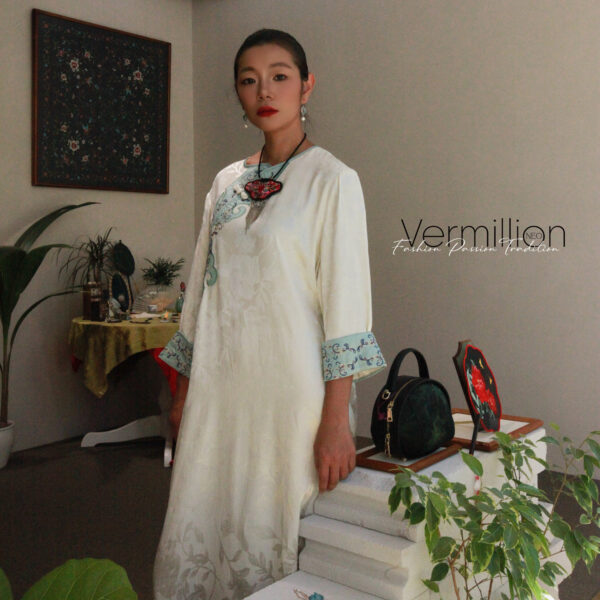 刺绣 white cheongsam - Image 3