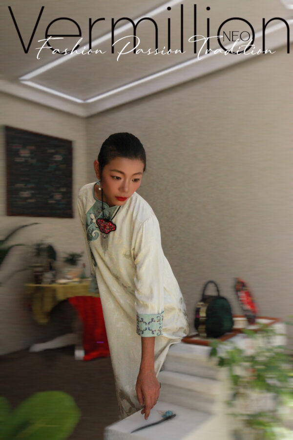 刺绣 white cheongsam - Image 4
